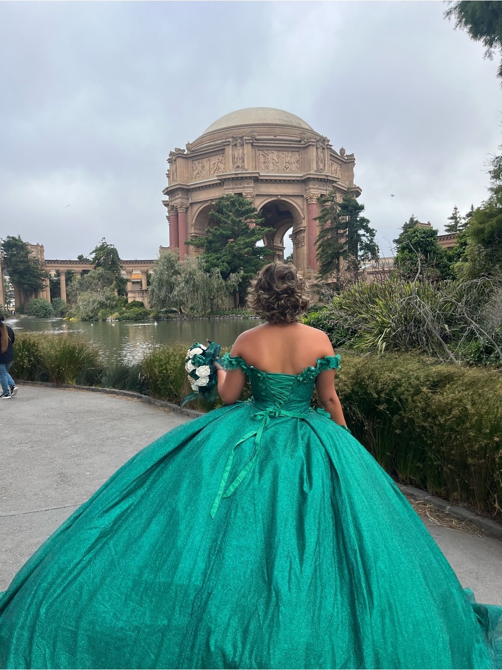 Emerald Off-Shoulder adjustable quinceanera  dress. Worn only for photos.